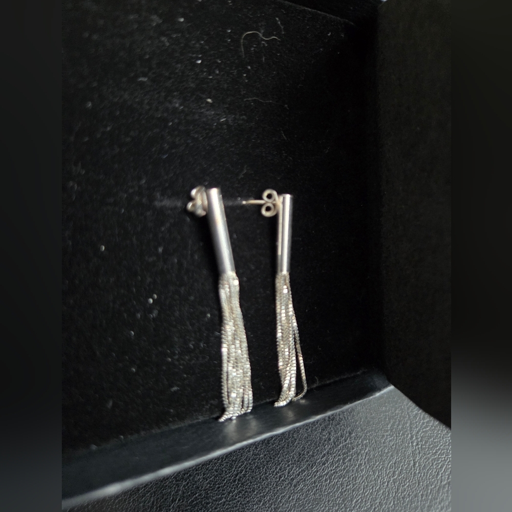 NEW WOMENS UNIQUE 14 K 2.6 GRAMS WHITE GOLD WITH DANGLING CHAINS STUD EARRINGS